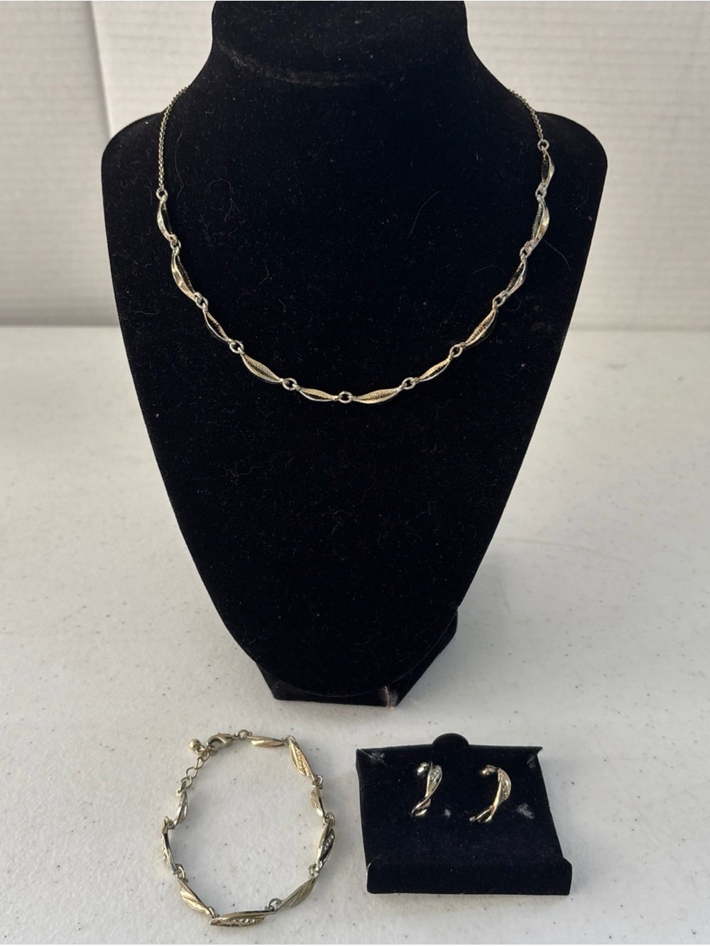 Avon Gold-Tone Curved Link Necklace, Bracelet & Earrings Set